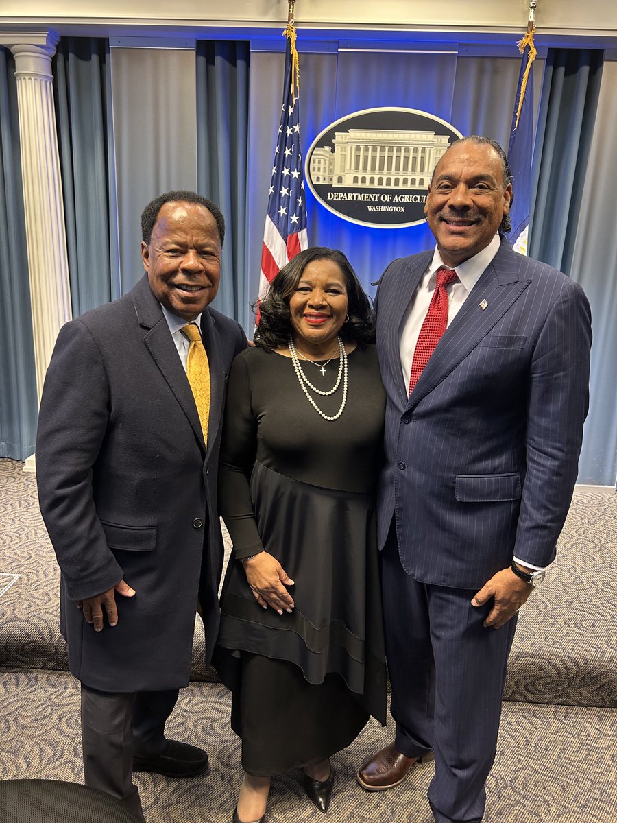 TheLeoTerrell's tweet image. Three Americans working in the Trump’s Administration!