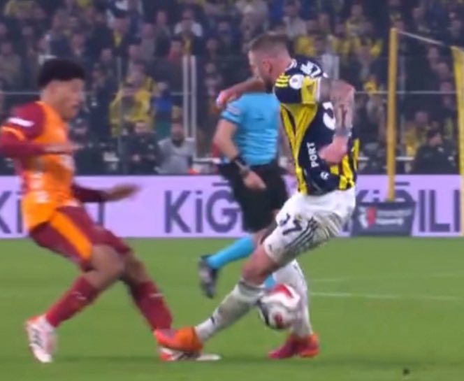 skriniarın dokunulmazlığı mı var bunlar ne aq #FBvGS