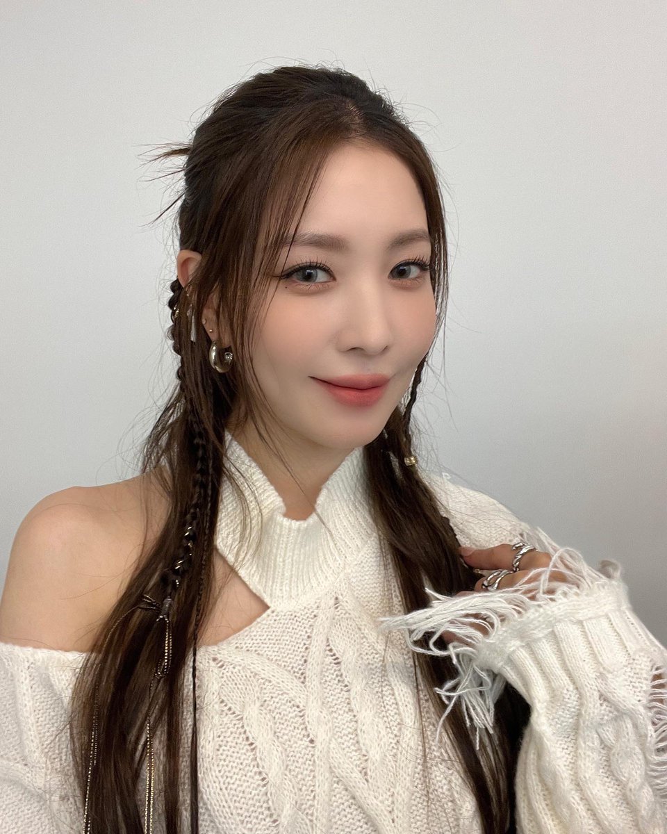 kpoprecordor's tweet photo. Certified by K-pop Records Library: First K-pop Soloist to Release a Full English Single of All Time – Record by BoA https://t.co/mUXHdvwBH4