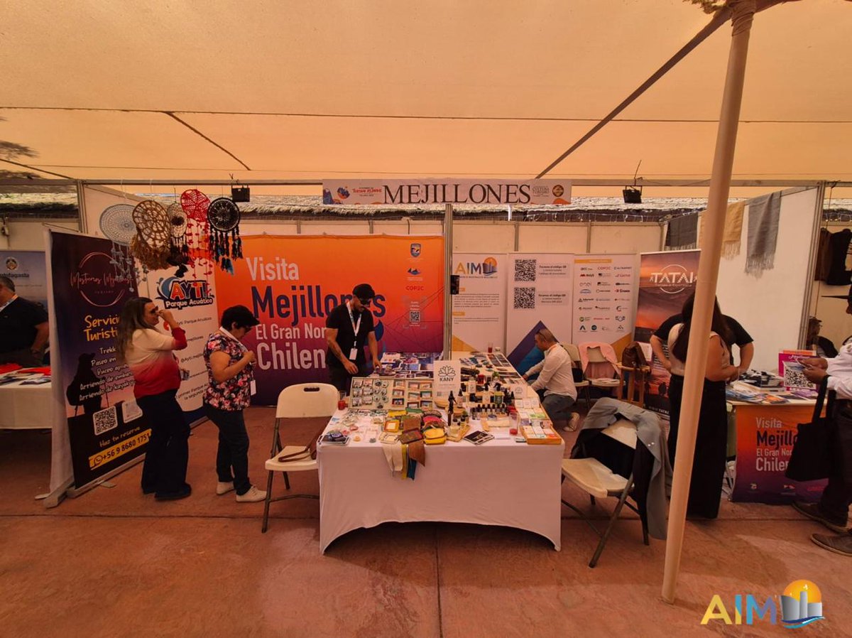 AI_Mejillones's tweet image. ✨ Mejillones presente en la III Cumbre Regional de Turismo en Calama. La AIM acompañó y auspició la participación de dos tours operadores y dos artesanos locales en esta importante vitrina regional, donde pudieron exhibir su trabajo.