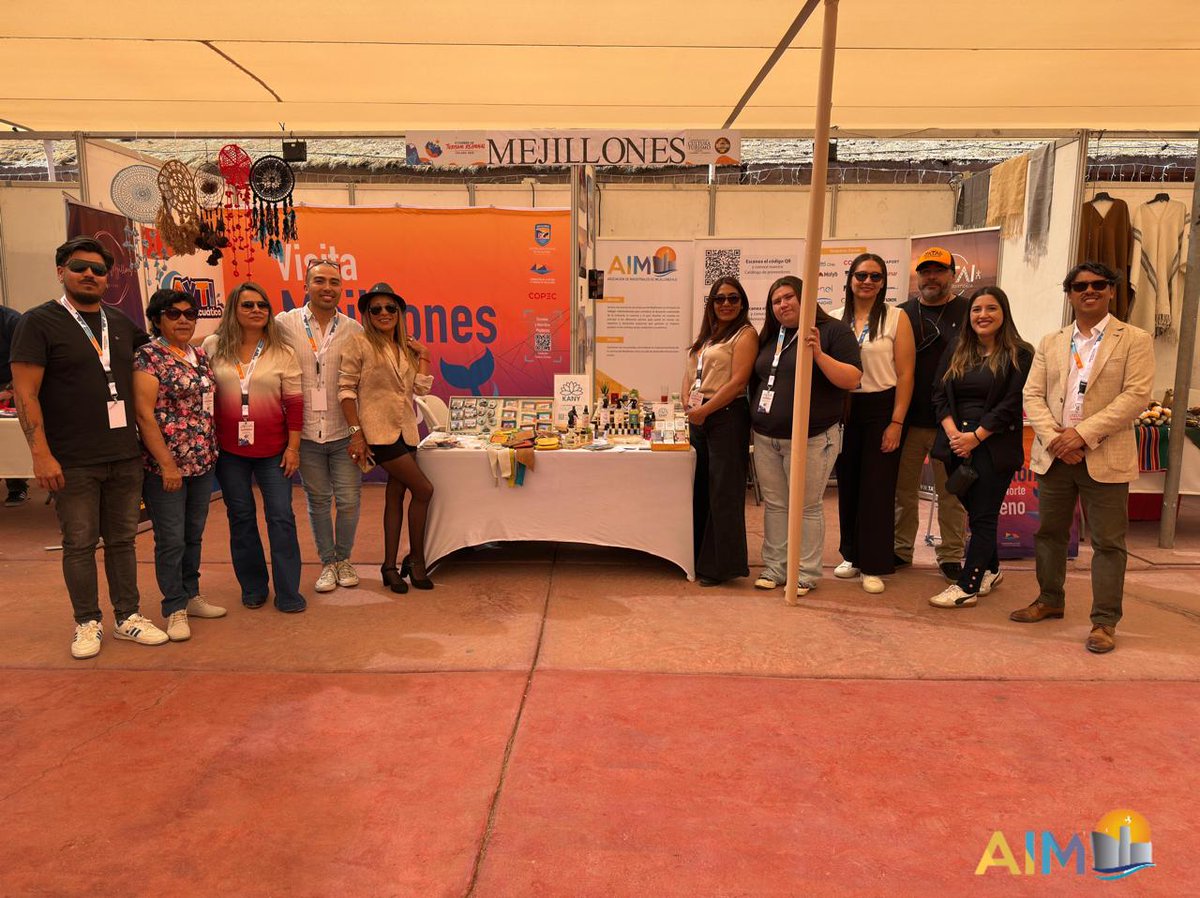 AI_Mejillones's tweet image. ✨ Mejillones presente en la III Cumbre Regional de Turismo en Calama. La AIM acompañó y auspició la participación de dos tours operadores y dos artesanos locales en esta importante vitrina regional, donde pudieron exhibir su trabajo.