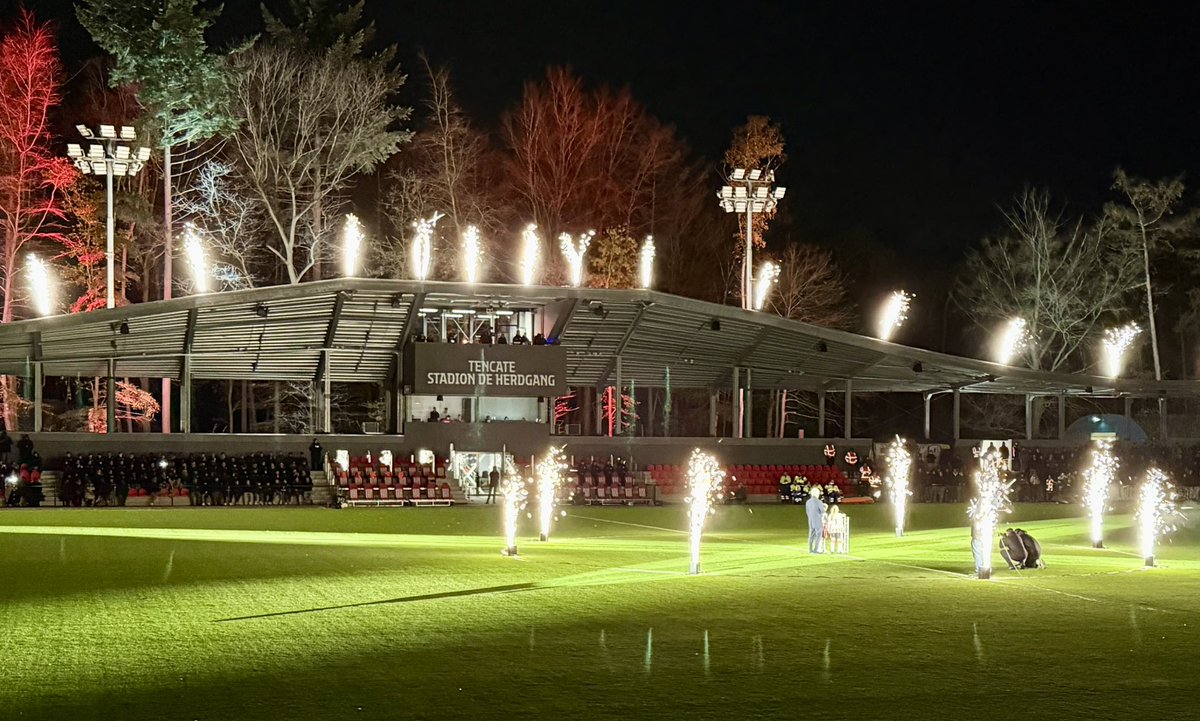 jwfgroenen's tweet photo. Opening van het Ten Cate stadion op de Herdgang! #psvinod https://t.co/ypFqaup87A