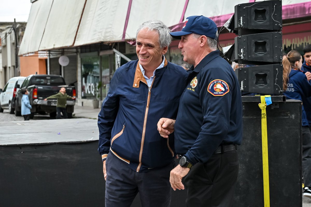 65 años de nuestros Bomberos Voluntarios de Chascomús. ❤️🚒

A pesar del mal tiempo, muchos vecinos se sumaron al desfile para rendir homenaje a una institución que es parte del corazón de nuestra comunidad.

Gracias por su entrega, vocación y solidaridad. ¡Feliz aniversario!