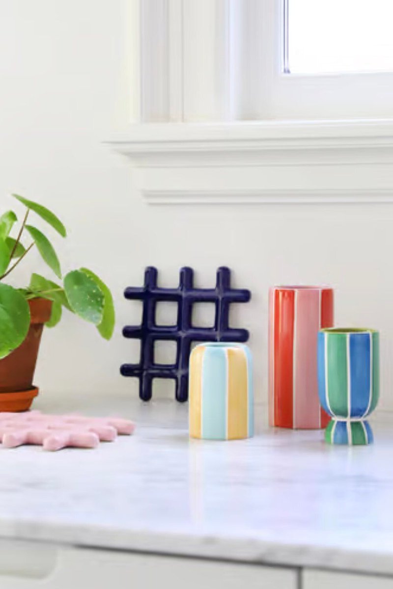 cocondedeco's tweet image. Offrir un cadeau design à Noël, c’est bien plus qu’un simple présent : c’est partager une attention qui mêle esthétique et émotion. Un objet pensé pour son élégance, sa forme ou sa créativité devient un petit morceau d’art à déposer au pied du sapin. 
🔗 buff.ly/fpFBBY8