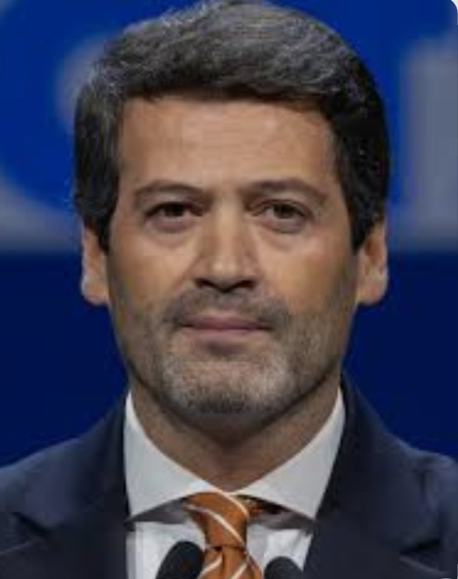 Andre Ventura, después de prohibir el burka en Portugal:

"¿Quieres usar burka? Es muy fácil, vuelve a tu país de origen. Toma un vuelo a Arabia Saudita o Afganistán. ¡Aquí NO!"

"Que se marchen, que devuelvan las ayudas y que no vuelvan"

Este es el camino. ✋️🇪🇸