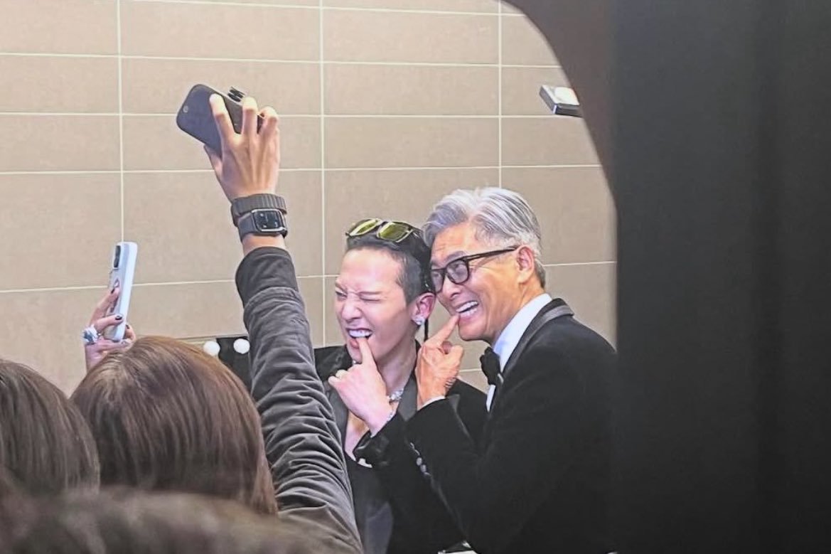 gdpdates's tweet image. Why were they having a diva off?? 😂 

#GD #지드래곤 #지디 #GDRAGON