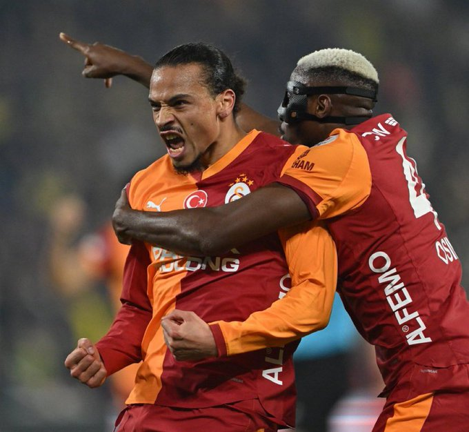 icardi_osimhen's tweet image. Lider geldik Lider dönüyoruz.. 💛❤️

Bu Hakem Yasin Kol la beraberlik almamız bile çok iyi

#GSvFB Fenerbahçe - Galatasaray