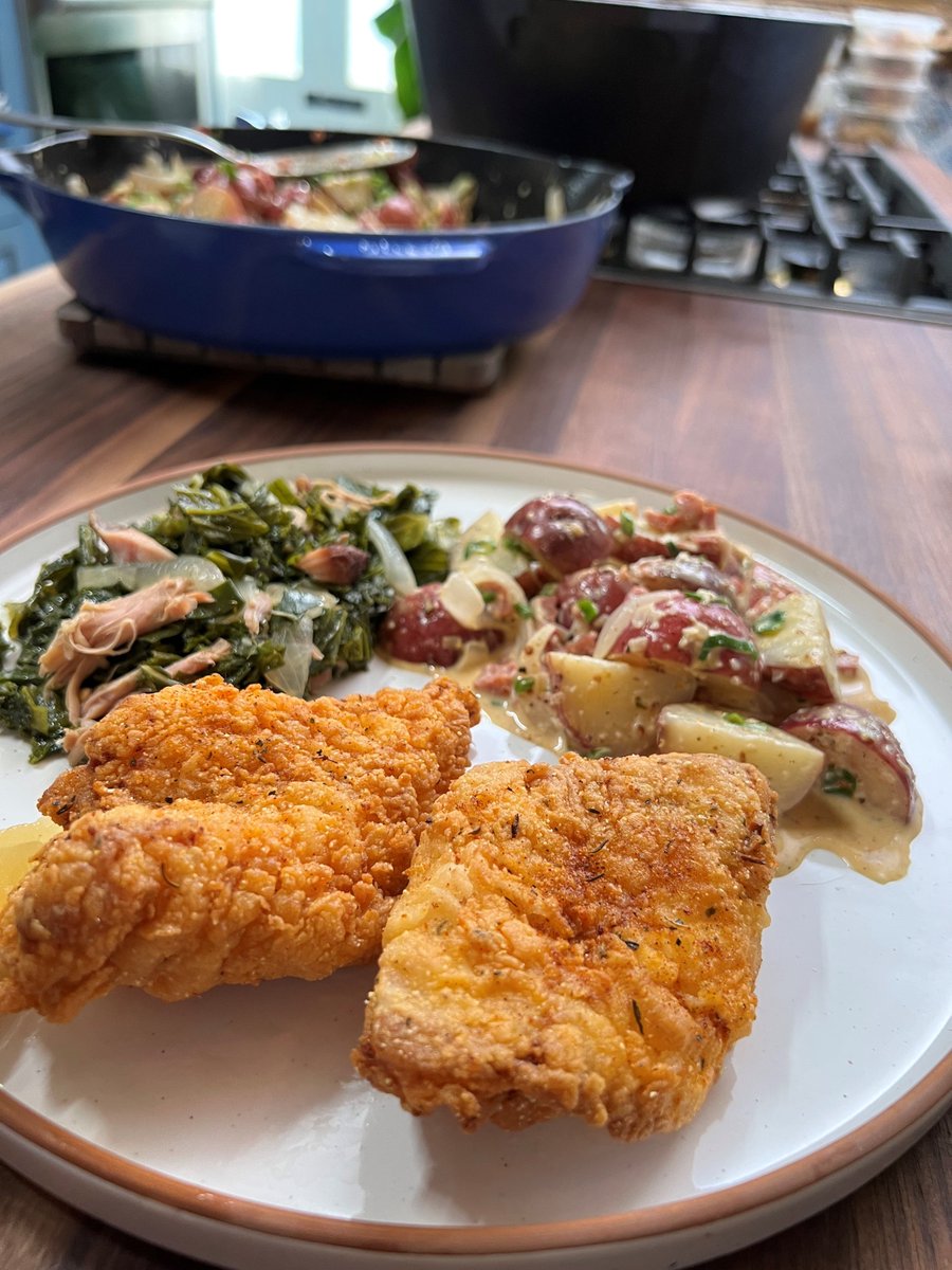 Watching CREATURE FROM THE BLACK LAGOON!

Pictured:

1. Classic Monsters Cafe, formerly of Universal Studios Orlando.

2. Entrance to Silver Springs Park (filming location)

3. Fried grouper, Admiral's Feast, Red Lobster.

UNIVERSAL HORROR NIGHT on FRIDAY NIGHT FRIGHTS, Friday at