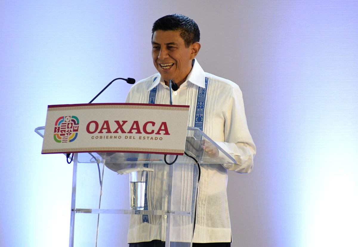 lizconcha's tweet photo. Acompañé al gobernador, @salomonj en su presentación de avances y rendición de cuentas de este tercer año de gobierno. 📜🇲🇽

Hoy reafirmamos que en Oaxaca la transformación no se detiene… porque aquí, la primavera sigue floreciendo. 🌸🫶🏼

#LizConcha
#CumpliendoPorTodasyTodos #EntregandoBuenosResultados

@GobOax