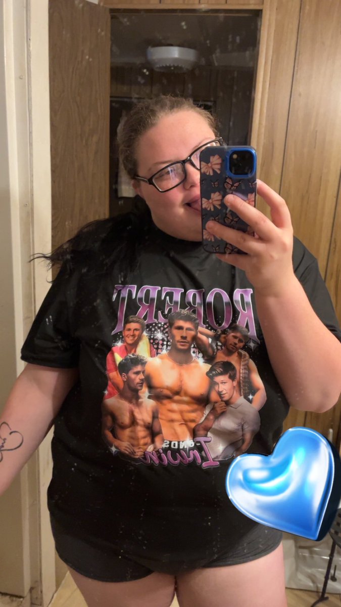Amyypride's tweet photo. My shirt finally came in 😩 but happy birthday, @RobertIrwin we love you crikey 🐊🐍🐢 https://t.co/fGM0xmgl3B