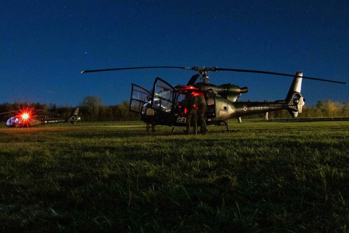 pascalbtr's tweet image. Exercice #SJO25 ! 👍
Les #Gazelle du @1erRHC sont pleinement engagées sur le terrain dans le GAM de l&apos;exercice Small Joint Operation 2025 (SJO25) avec les autres 🚁 de la @4e_BAC !
@COM_ALAT 
📷FB 1er RHC