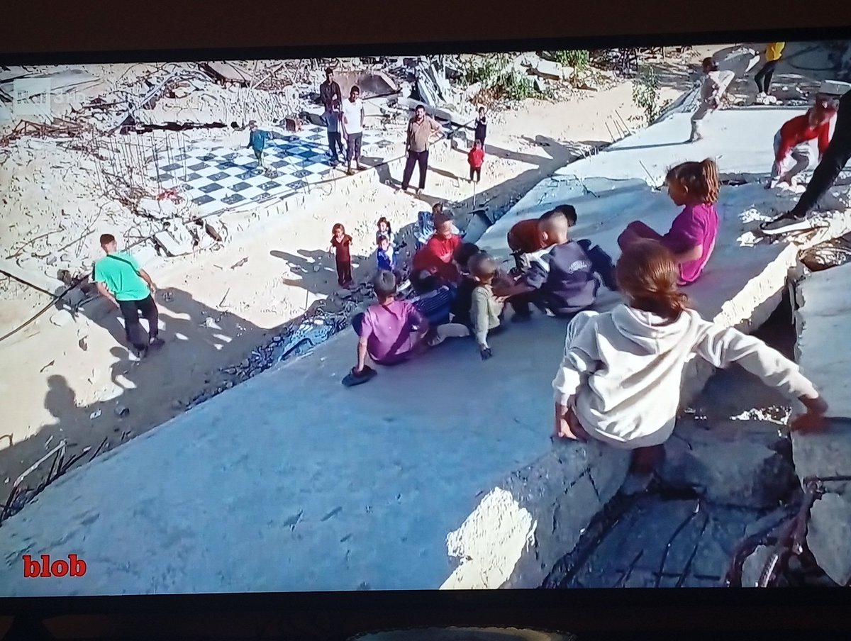 DiodoroSikulo's tweet image. #armarsiunpo&apos; di Innocenza #Blob @BlobRai3 ❤