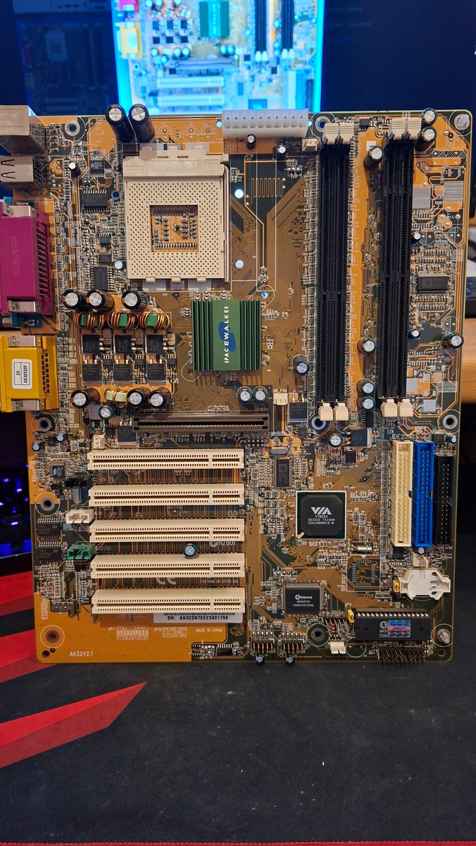 hajek_jaromir's tweet image. 🧐ok i found another AthlonXP and UNI AGP motherboard. Also DDR can be used. Experiment can continue 🤯😈🧨🔥🎇 #retropc #retrogaming #oldcomputers #spacewalker #shuttle