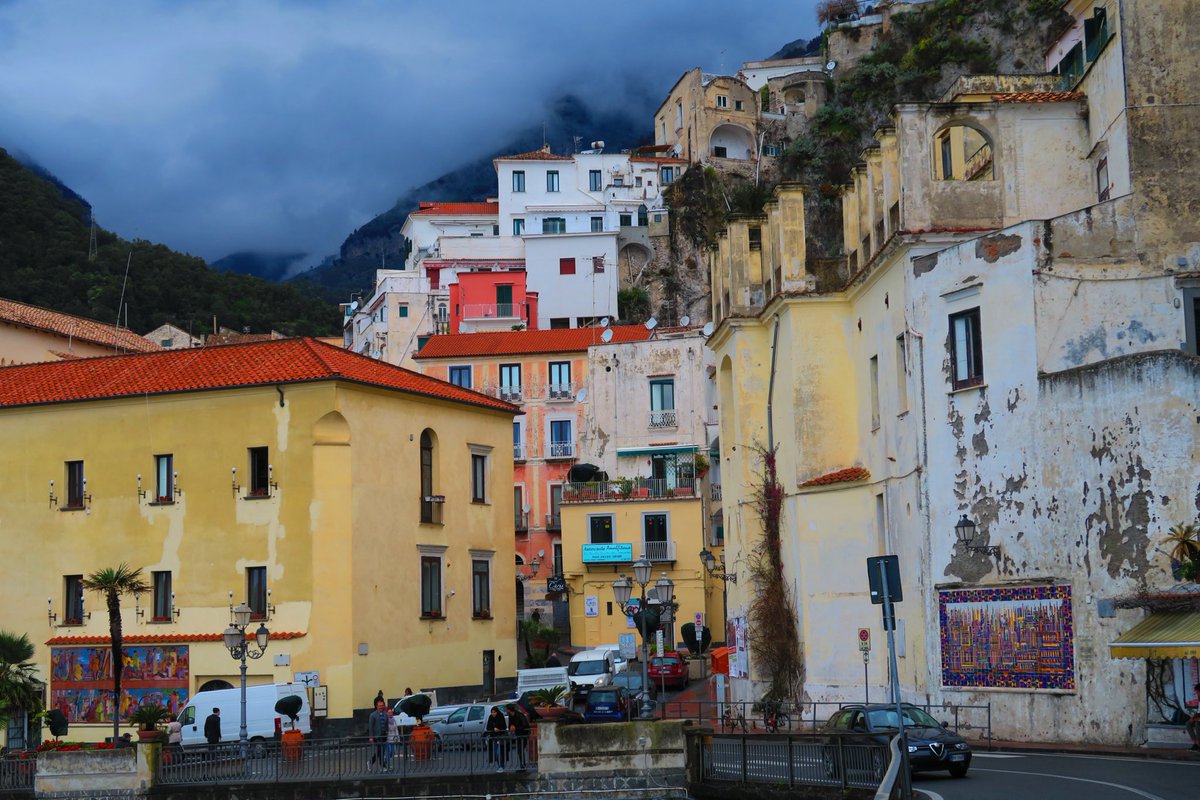 vanessa_c_clark's tweet image. #AlphabetChallenge #WeekWforWindows Plenty of choice here on the Amalfi coast