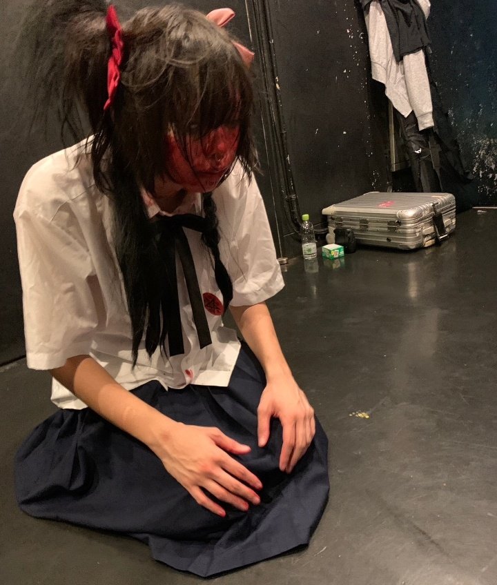 Itzadeadbody's tweet photo. he looks so miserable in this pic.... https://t.co/yjVgYzvgla
