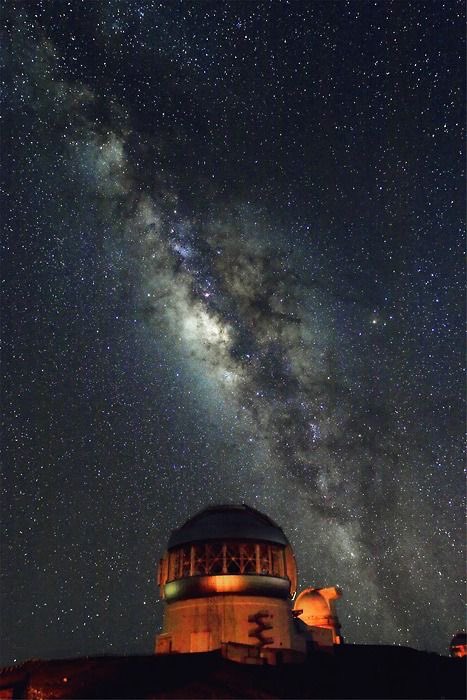 Kirallof's tweet photo. I hate physics but love astronomy 
Would love to visit Hawaii cuz of it🌌 https://t.co/WWjqiQz2t2