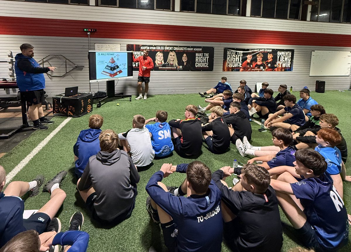 ISRU15s's tweet photo. 𝘿𝙚𝙬𝙖𝙧 &amp; 𝙀𝙋𝙋 

Huge thanks to @coleggwent for welcoming us to the college for this evening sessions! Ideal opportunity for some analysis and dry facilities for our penultimate Dewar &amp; EPP session of the block! 

#WeAreIslwyn | #UppaSlwyn 🔥 https://t.co/8QnmWhDhBb