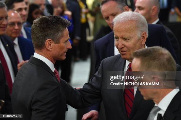 alexjordanATL's tweet image. hey here&apos;s a picture of arms industry executives with Biden

hey here&apos;s a picture of arms industry executives with Trump

hey here&apos;s a picture of arms industry executives with Schumer 

hey here&apos;s a picture of