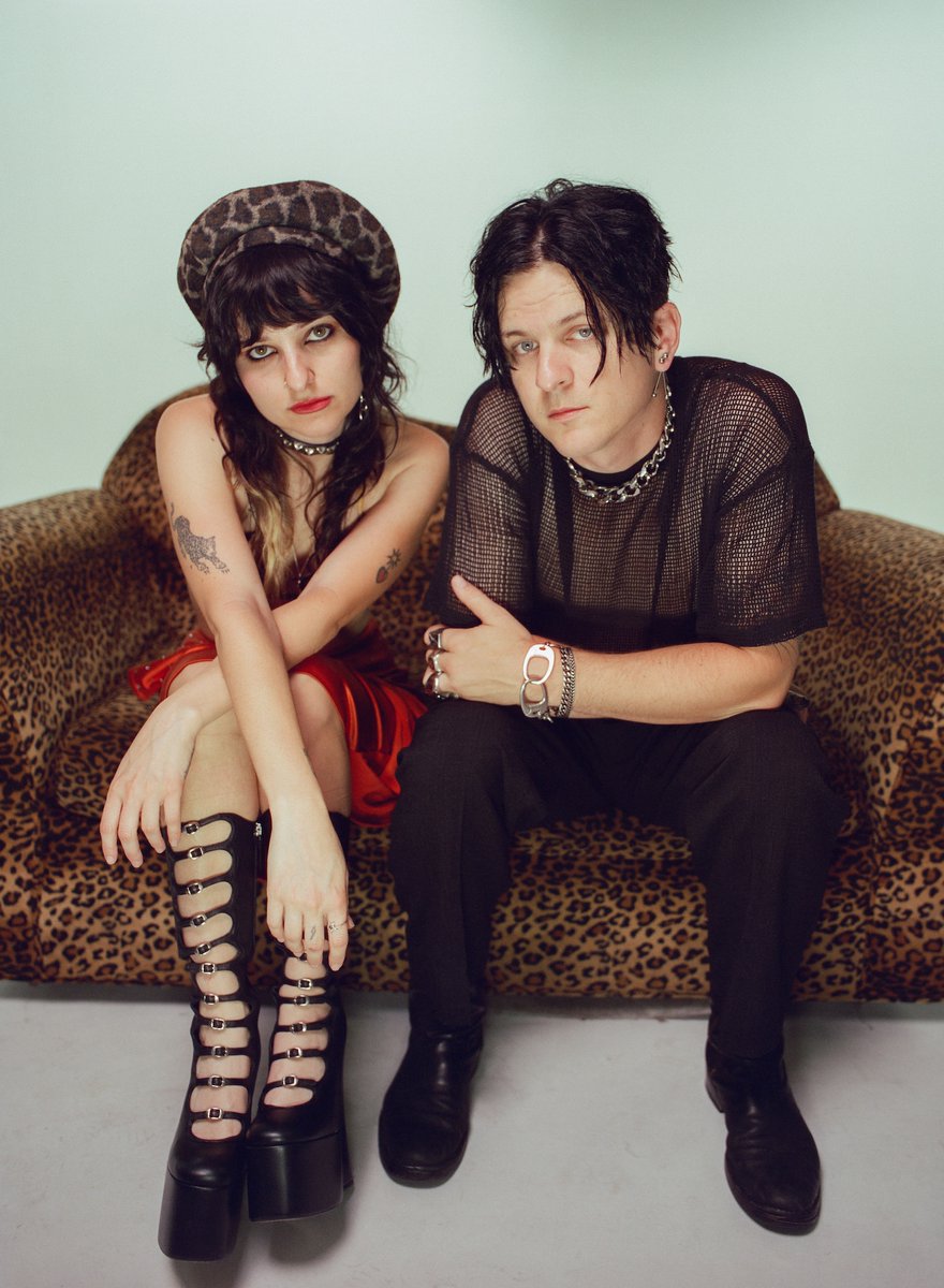 MAGNETMagazine's tweet image. #MAGNETExclusive: Premiere of #LosFrankies’ “I’m On Drugs.” “I feel like this album ended up somewhere between #theWhiteStripes and @qotsa.” Check it out: magnetmagazine.com/2025/12/02/mag…