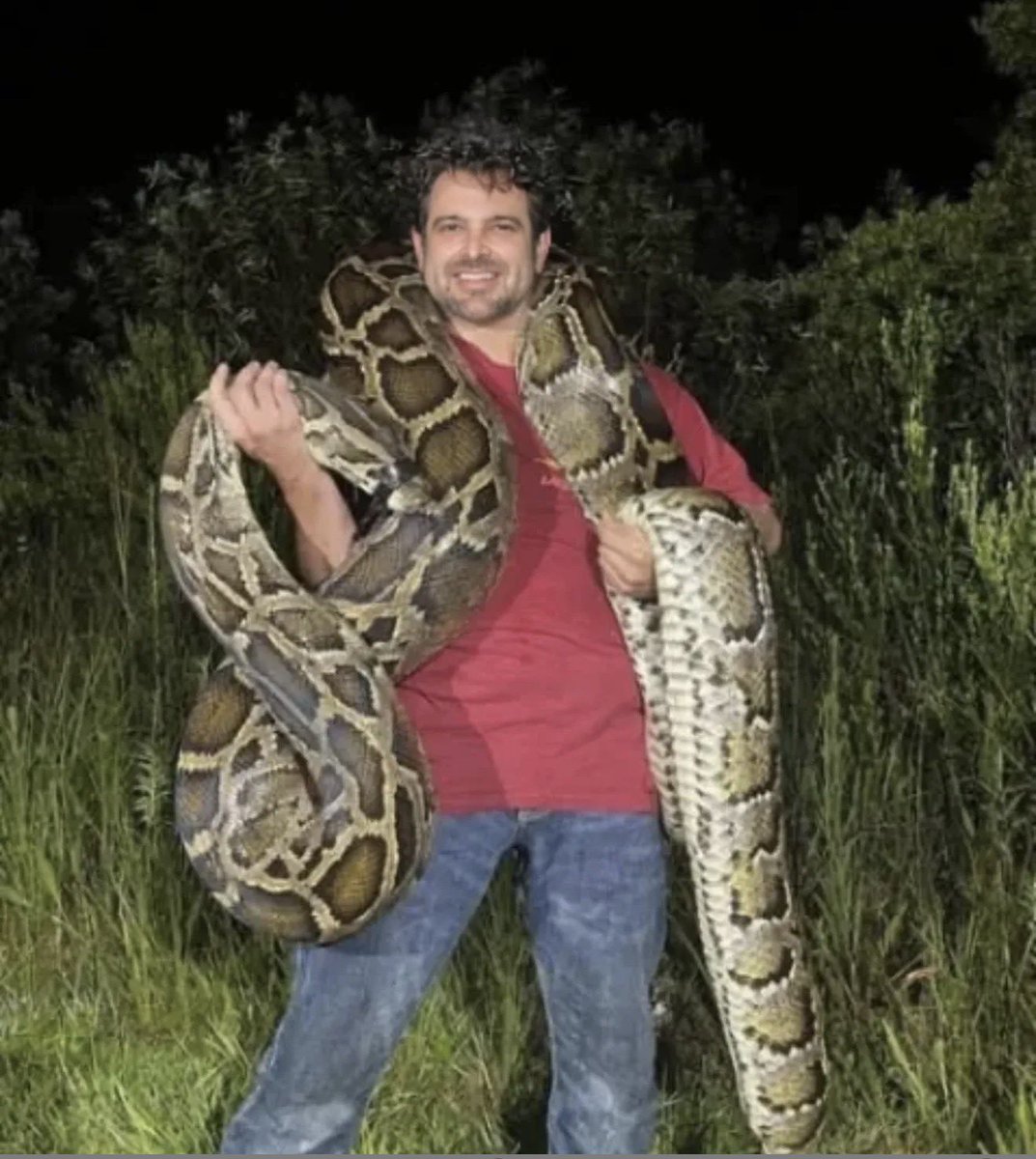 SnakesPlus's tweet image. Just a reminder from an expert snake handler, — even the friendliest looking snake might be thinking about killing you. As soon as you let your guard down, you’ll find yourself in a snake’s belly. That’s why you always have to be prepared to kill the snake before it kills you.