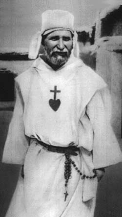 365selecciones's tweet image. San Carlos de Foucauld. Misionero y Mártir (1858 - 1916). «Dios mío, si existes, haz que te conozca ». Isaías 4,2-6: &quot;La gloria del Señor, en lo más alto de todo, será una choza, para dar sombra contra el calor, y servir de abrigo y refugio contra la tempestad y la lluvia&quot;.
