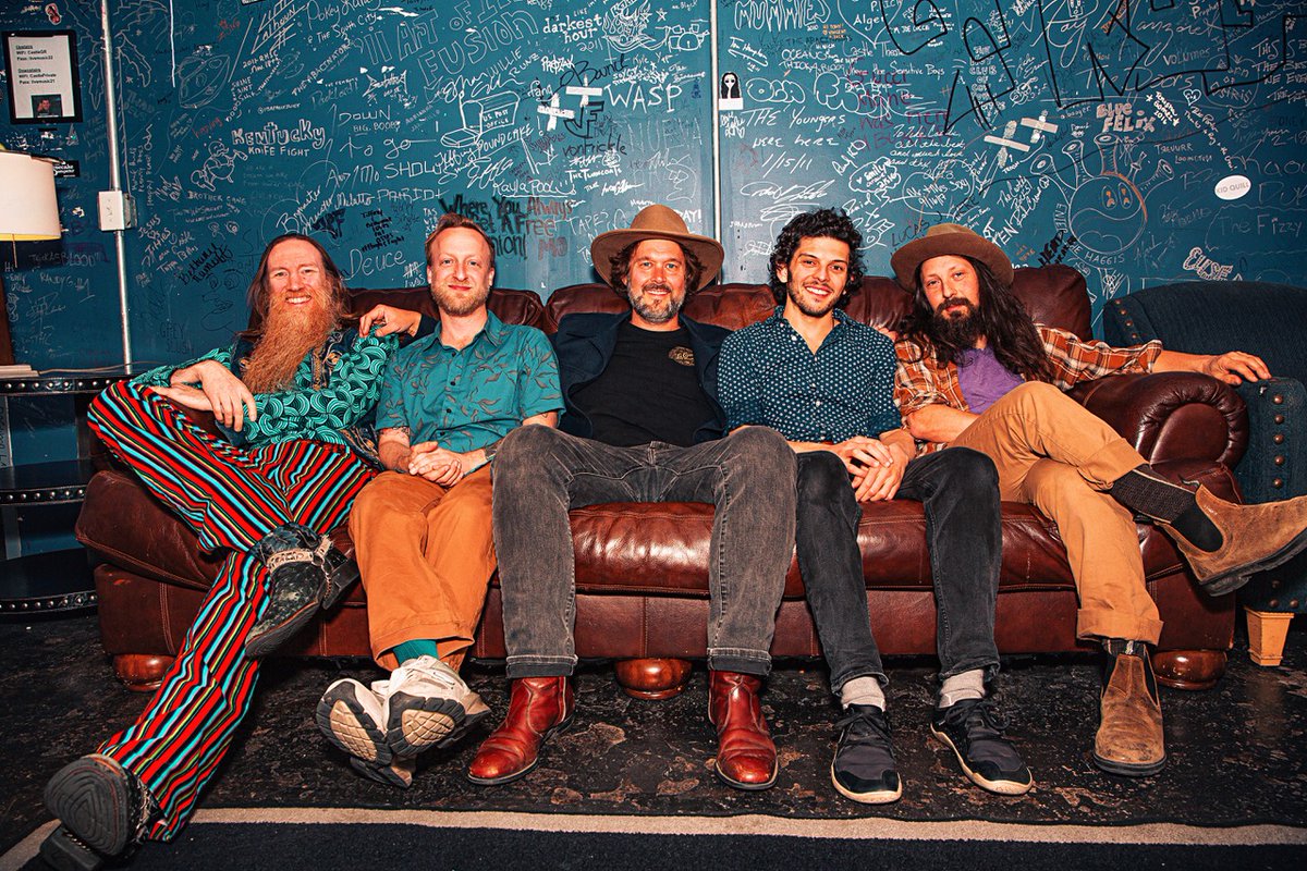 MAGNETMagazine's tweet image. #MAGNETExclusive: Premiere of #ChicagoFarmer’s “Peshtigo” (#LoHi). “30-some years ago, I discovered #HankWilliams &amp;amp; @Nirvana on the same day. I remember thinking someday I was going to combine those two sounds. This seemed like the perfect song to do so”: magnetmagazine.com/2025/12/02/mag…