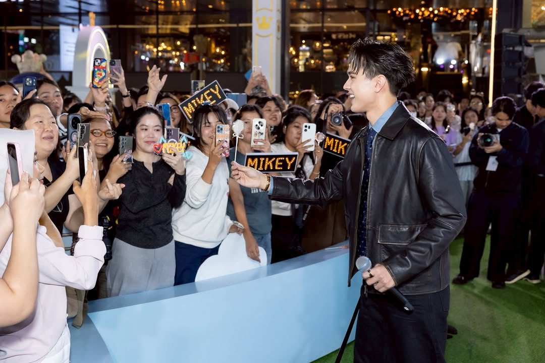 ไม่ต้องเป็นพระเอกในนิยาย แค่เป็นไมกี้ในทุกวัน ก็ทำให้หัวใจเราสวยงามที่สุดแล้ว 💕✨💫🧡

#กำลังใจให้ไมกี้ 
#ไมกี้ปณิธาน #mikepanitan
#SiamParagon20thAnniversaryxMikey 
<a href="/mikepanitan_072/">mikepanitan</a>