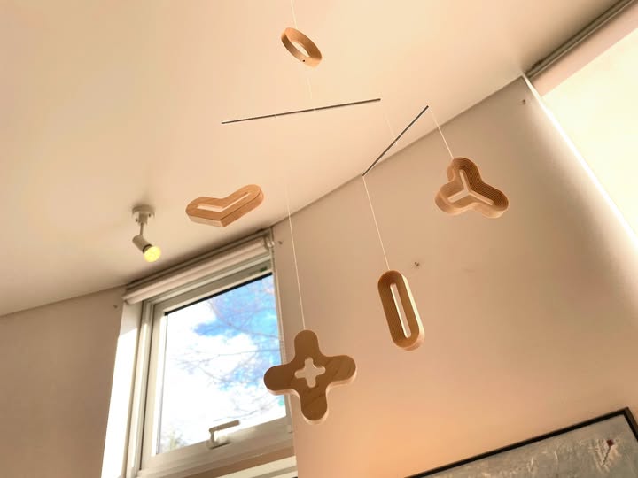 cosine_com's tweet image. 「青空に包まれた冬の朝。コサインで迎える“心ほぐれるひととき” 」
Ｎo.4035　2025年12月2日（火）（-2℃⇒4℃）晴
今朝の旭川は、雲ひとつない青空が広がり、
澄んだ空気に思わず深呼吸したくなるような、清々しい朝です。
昨日は突風が吹き荒れ、コサインの雪かき道具が
x.gd/nGwtP