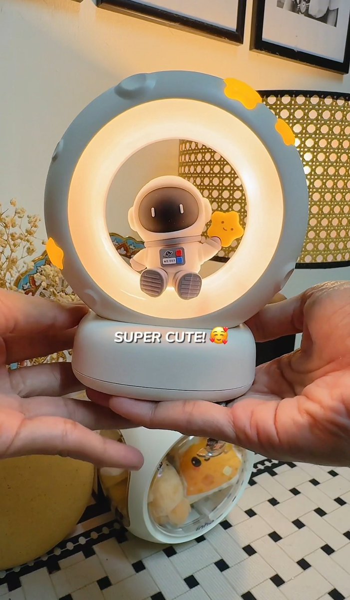 mamasohor's tweet image. LED Touch Light — sentuh je terus on! 🌙✨
Astronaut &amp;amp; Moon design, memang perfect untuk bedside table👇￼