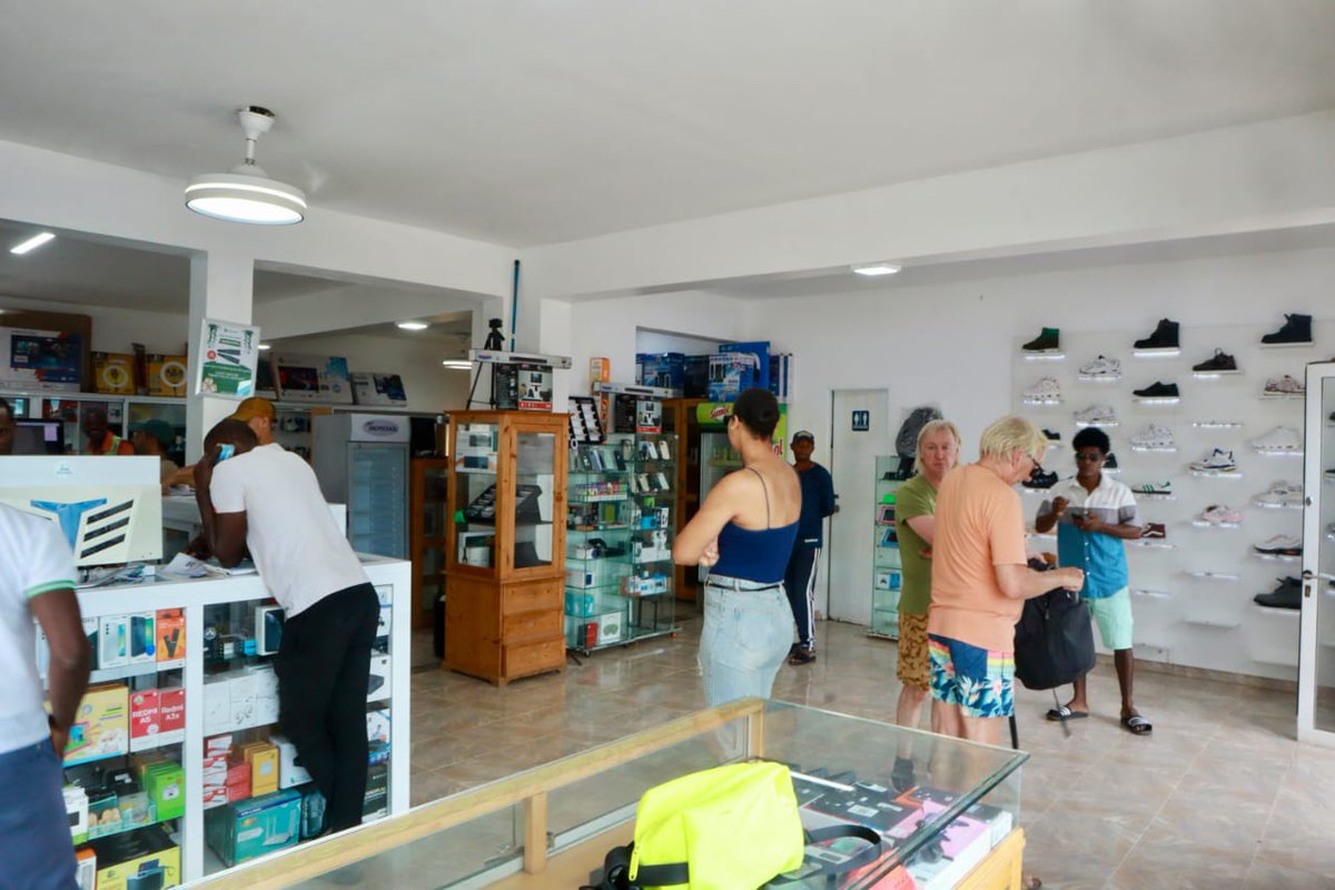 IIbtu's tweet image. 🌙 Good evening from Ibtutech!

Your favorite TECH partner is here to keep you connected, repaired, and upgraded — always with care and professionalism. 🔧📱💻

Visit us today or message us anytime.
Ibtutech — Tech made easy for you. 💙

#Ibtutech #YourTechPartner #TechSupport