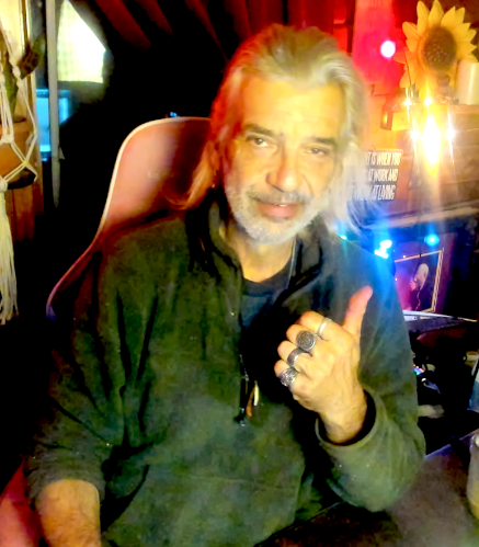 .
I have a butt roast in the pressure cooker... stew tonight.

My puppy is at my feet and the lights are on...

... the wood stove is warm and life is good.

The snow comes... and I have lots of wood and gas...

I have love and friends and a wife... and God

#Maine #MEpolitics