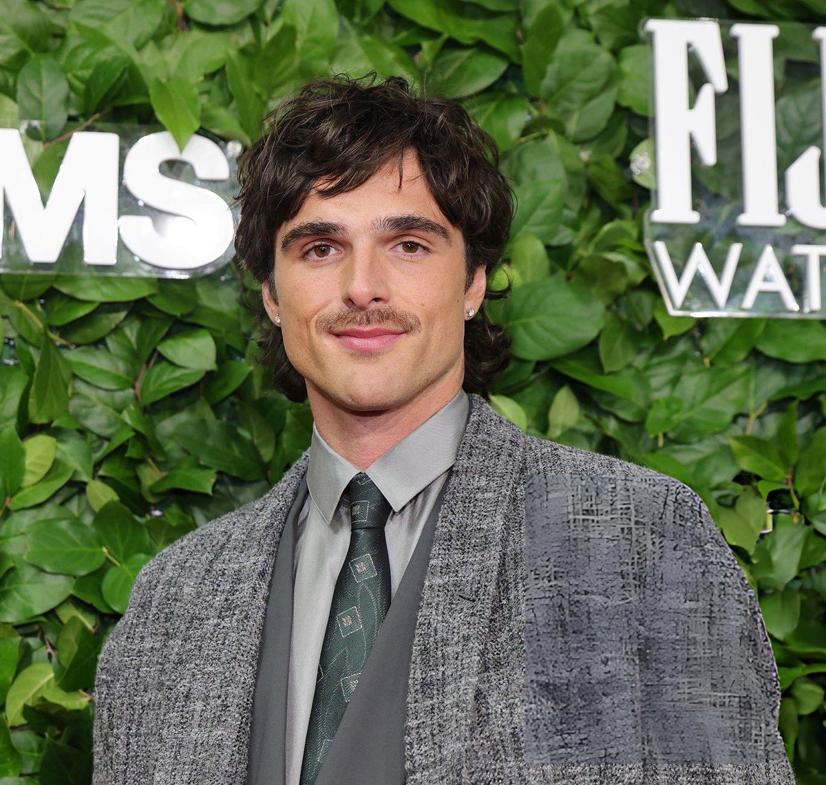 elordisdior's tweet image. HE LOOKS SO HANDSOME OH MY