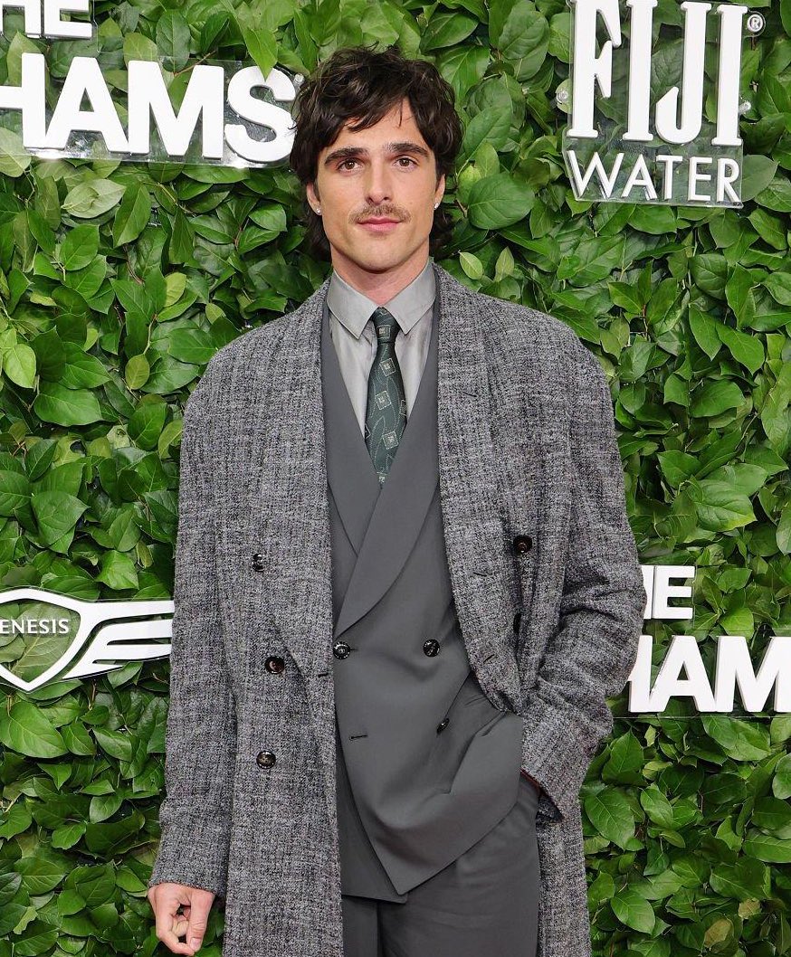 elordisdior's tweet image. HE LOOKS SO HANDSOME OH MY