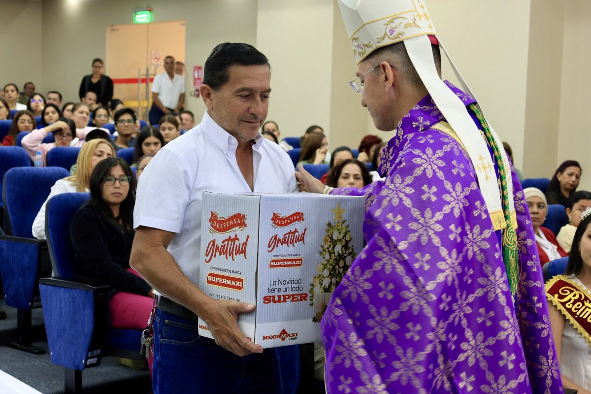 Misa de Acción de Gracias – 25 años #USGP🤍🙏🏻

Hoy vivimos un momento de fe, gratitud y esperanza en la Misa de Acción de Gracias por los 25 años de vida institucional de nuestra Universidad San Gregorio de Portoviejo.

Contamos con la presencia del Arzobispo de Manabí, Monseñor