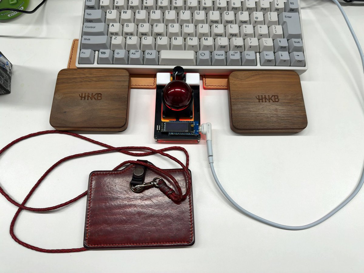 HH09445227's tweet photo. meishi trackball 、HHKBと、
自作レザーキーボード高さ上げ
trackball_moduleは上下逆転して使用
スペースって、センターじゃなかったー(;`皿´)グヌヌ
#trackball_module https://t.co/scqglgbNOk