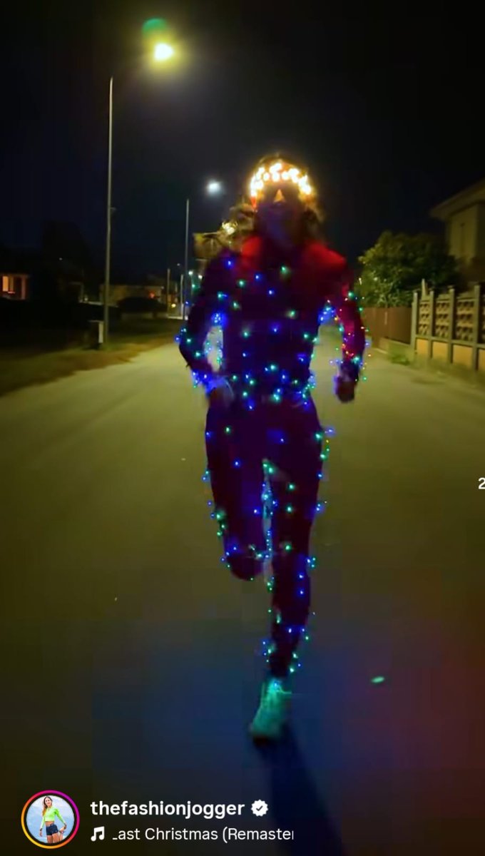 MarioCev_'s tweet photo. Para correr así en dias de navidad https://t.co/v5hMNKHR7F