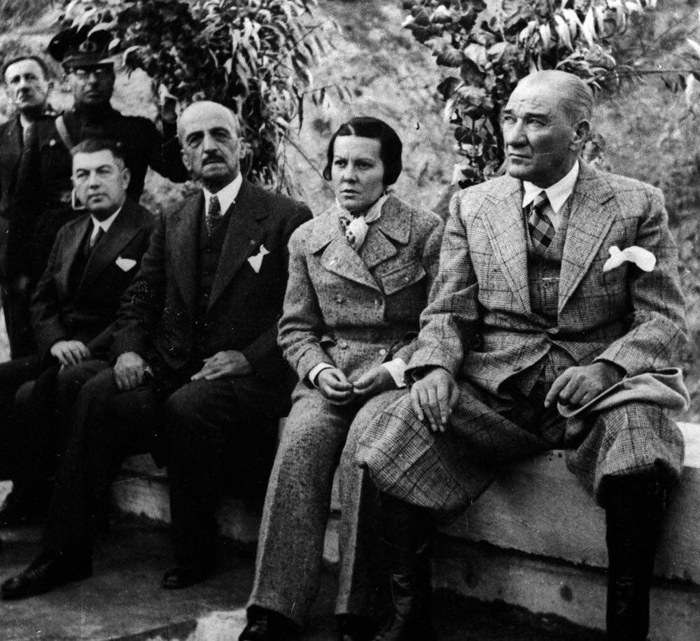 #iyigeceler #YeniProfilResmi #sabihagökçen ilelebet kalptesiniz Türkiye cumhuriyetini kuranları yaşatanları