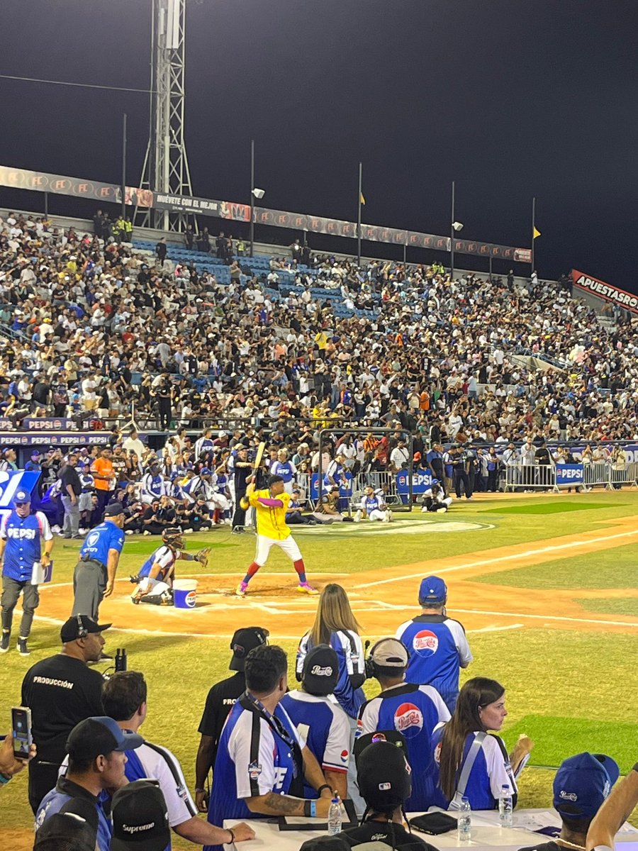 ¡EL ABUSADOR DIJO PRESENTE! 

😎 #3 Ronald Acuña   
⚾️ Jonrones vacilados: 21 

#FestivalJonrónPepsi