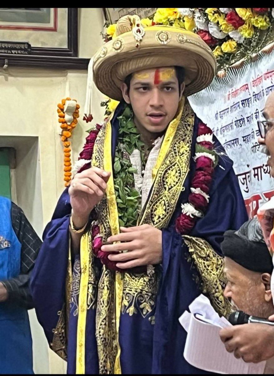 A rare achievement by young vedamurti Devvrat Mahesh Rekhe (19yrs) of Ahilya nagar. Vedamurti Devvrat completed reciting nearly 2000 mantras of Shukla Yajurveda Madhyandina Shakha (dandakrama parayanam). The parayanam was over 50 uninterrupted days. ⁦<a href="/PMOIndia/">PMO India</a>⁩ ⁦
