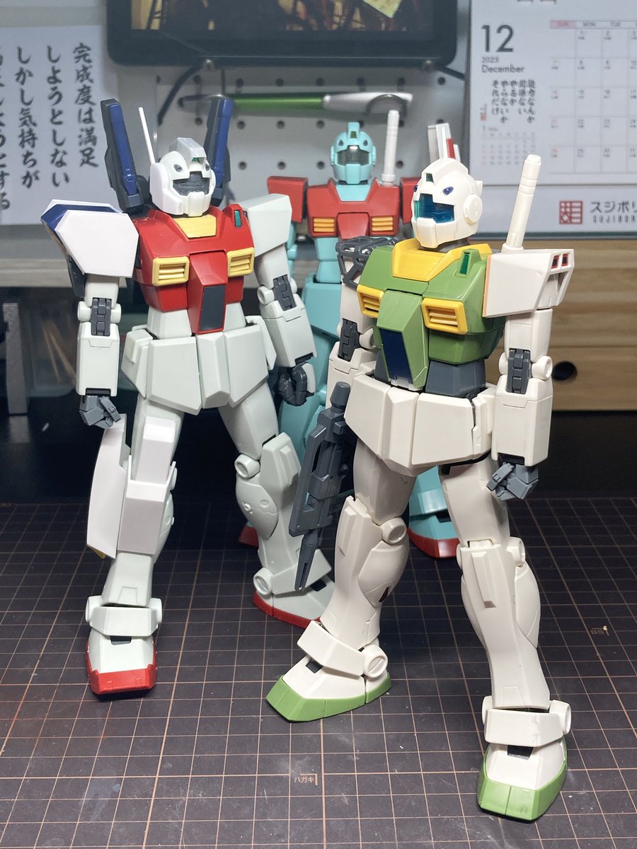 #12月になったのでフォロワーさんに自己紹介しようぜ
量産機特有の
シンプルな面構成を特に好み
今はジムⅢセミスクラッチの合間に
ジムⅡディテールUPを
やったりして楽しんでます()凸)ゞ