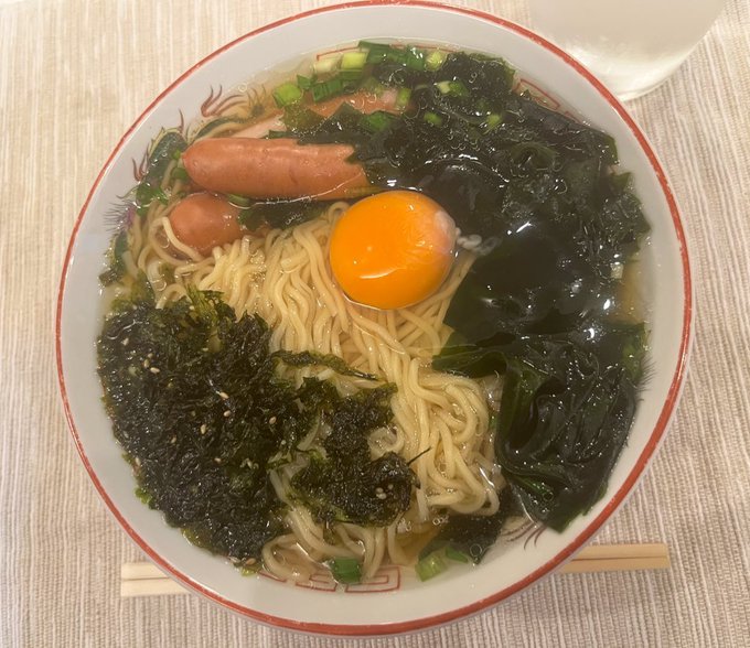 スマホのレンズを拭く前↔︎拭いた後
結構変わるから大事。 