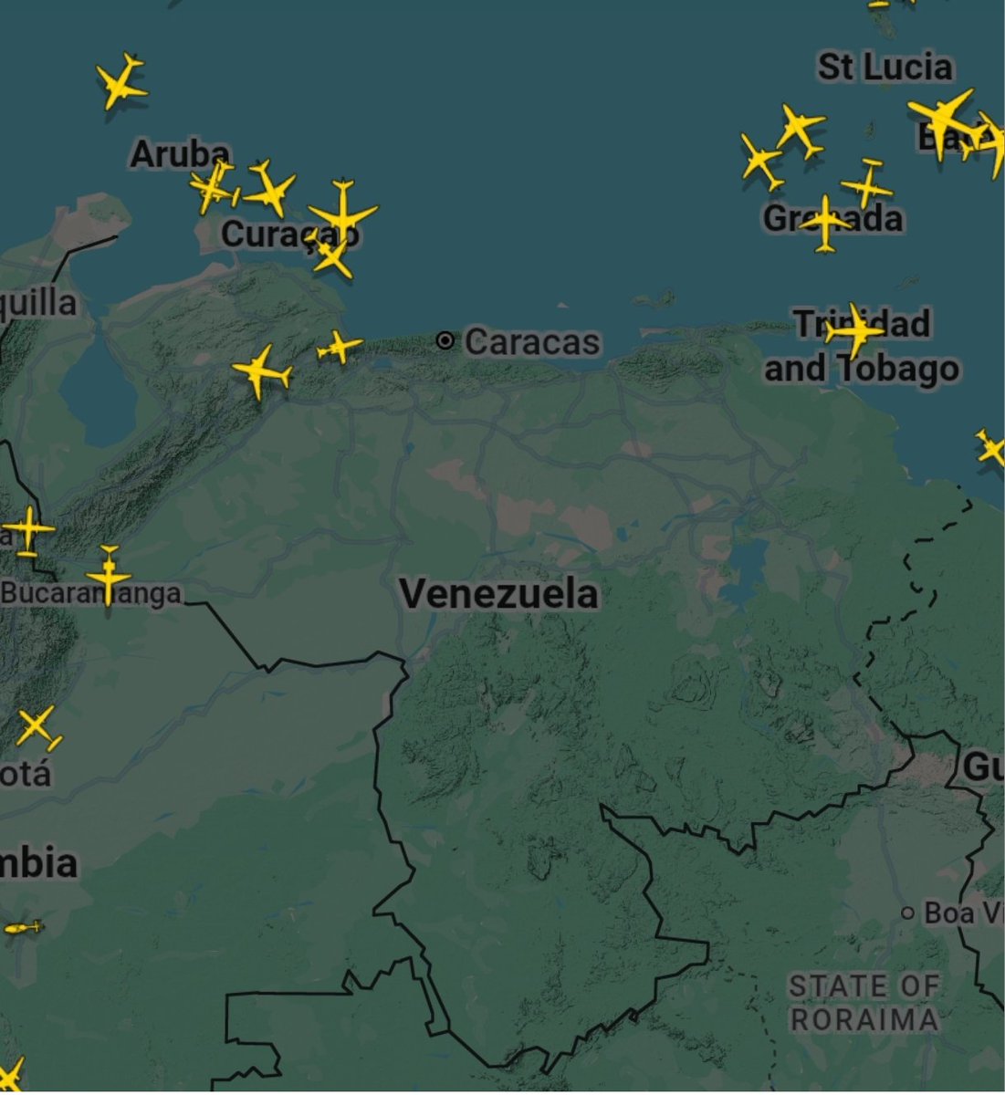 🇨🇴 PETRO Dijo el día sábado:

"Ordeno que todas las aerolíneas del mundo restauren los vuelos hacia VENEZUELA de inmediato, la instrucción de DONALD TRUMP queda revocada"

Alguien sabe porque nadie le hizo caso PETRO ❓

Así está el tráfico aéreo de Venezuela 01 de diciembre de