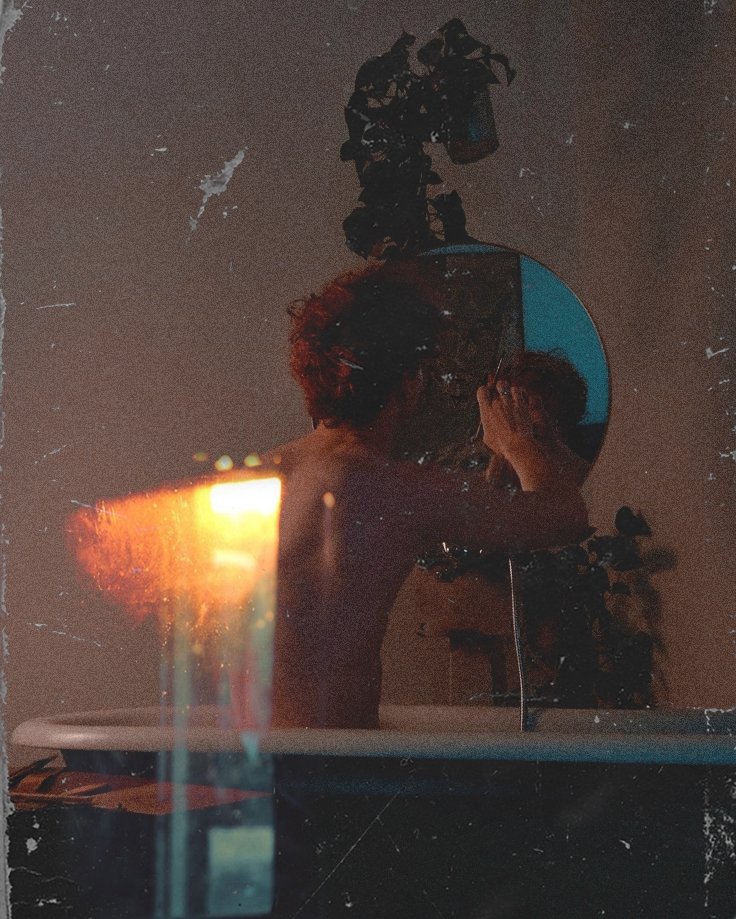 fallpact's tweet image. pintando sua cara de besta no espelho😈