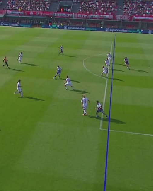 #gelp 2 #barracas 0. Discuten este gol convalidado por VAR.  No era que los árbitros dirigían para el poder según un presidente? La historia es que por TV yo escuche que Merlo tenía un talón!!!!!! Si..un talón!!! adelantado. Es fuerte lo que se escucha en el fútbol argentino...