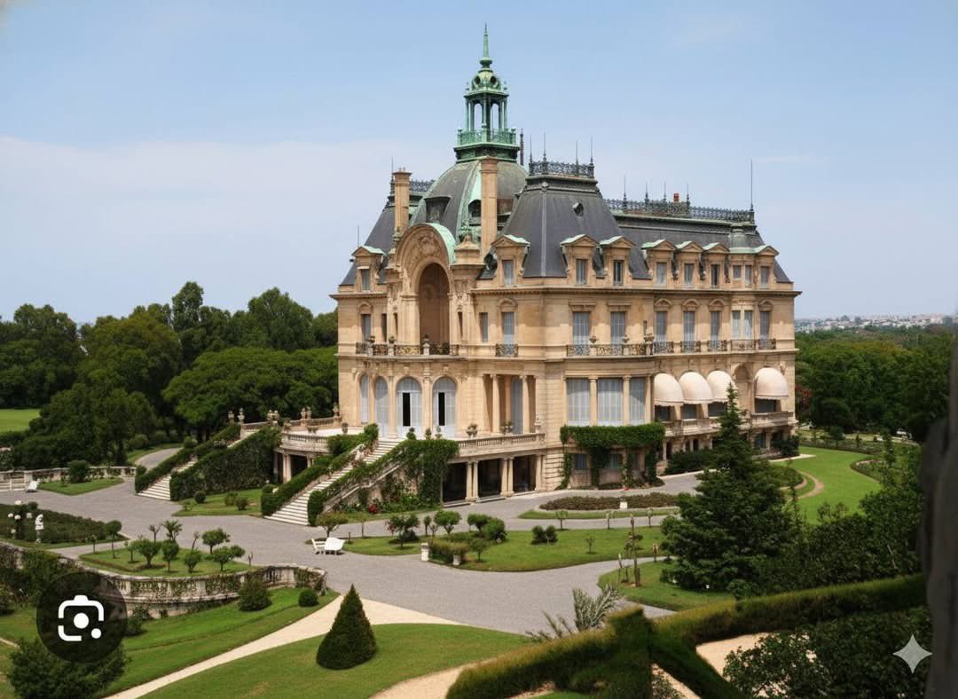 Stockavenger2's tweet image. Palacio Urquiza Anchorena, inaugurado en 1916.
Fue demolido en 1944.
Crimen absoluto contra nuestro patrimonio histórico.