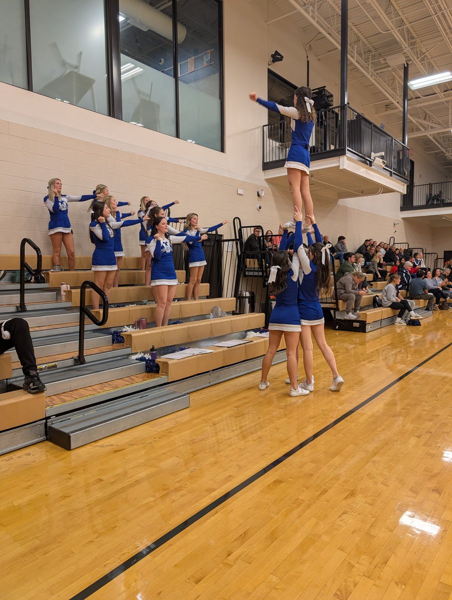 SDHS Varsity Cheer tweet media
