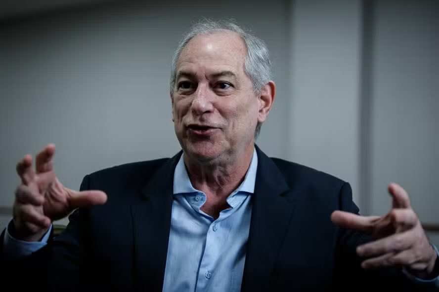 boletimbr's tweet photo. 🚨ENQUETE: Quem você quer que a direita apoie para Governador no Ceará? 
Eduardo Girão (NOVO) ou Ciro Gomes (PDT) 🔍 Responda 👇🏼 https://t.co/7X5Eulwh58