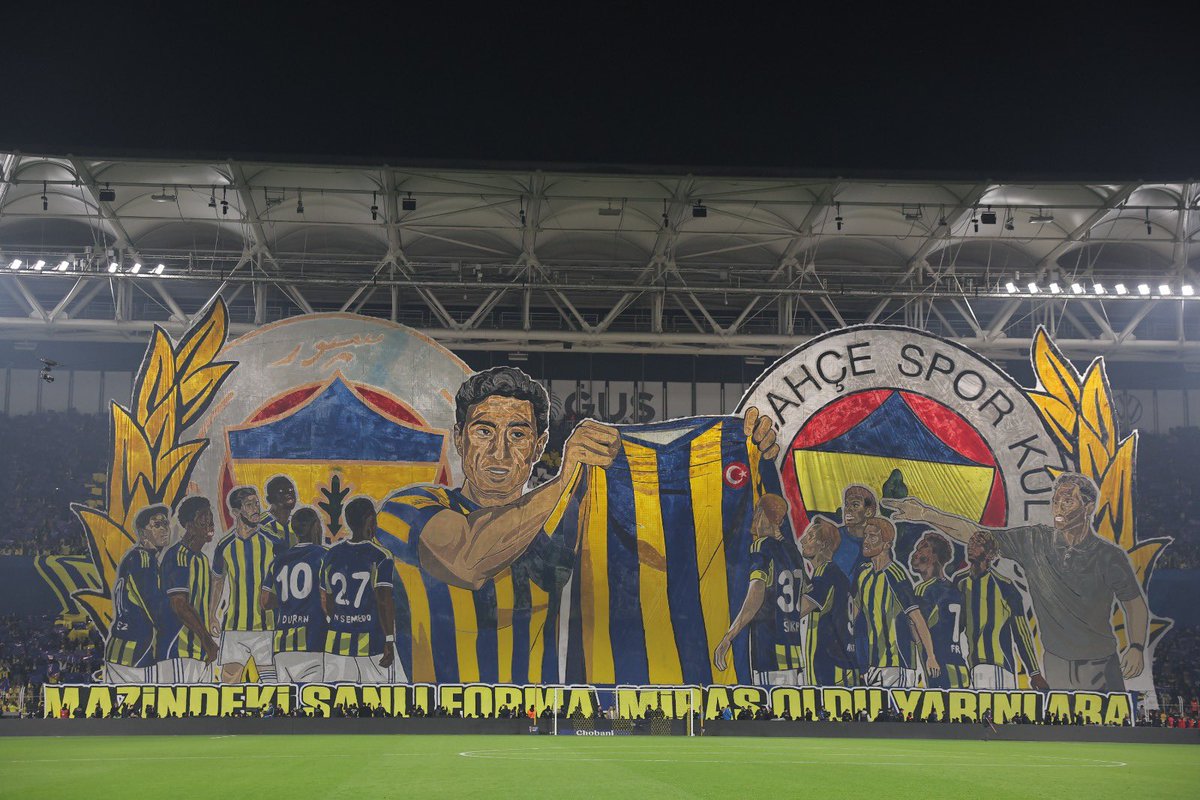 Gecesini gündüzüne katıp emeğiyle, inancıyla Fenerbahçe’nin ne demek olduğunu bir kez daha gösteren Büyük Fenerbahçe Taraftarı…
Yolumuz uzun. 💛💙