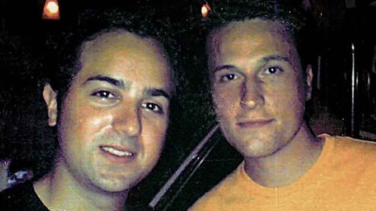 CarlosDeUrrecha's tweet image. &quot;Le cogió por la nuca, apoyó su cabeza en el salpicadero y lo remató con otro balazo en la cabeza&quot;
GC D Raúl Centeno Bayón y GC D Fernando Trapero Blázquez asesinados a balazos dentro del coche en Francia por los cobardes de ETA

&quot;Sólo tenían 24 y 23 años&quot;
20minutos.es/noticia/177435…