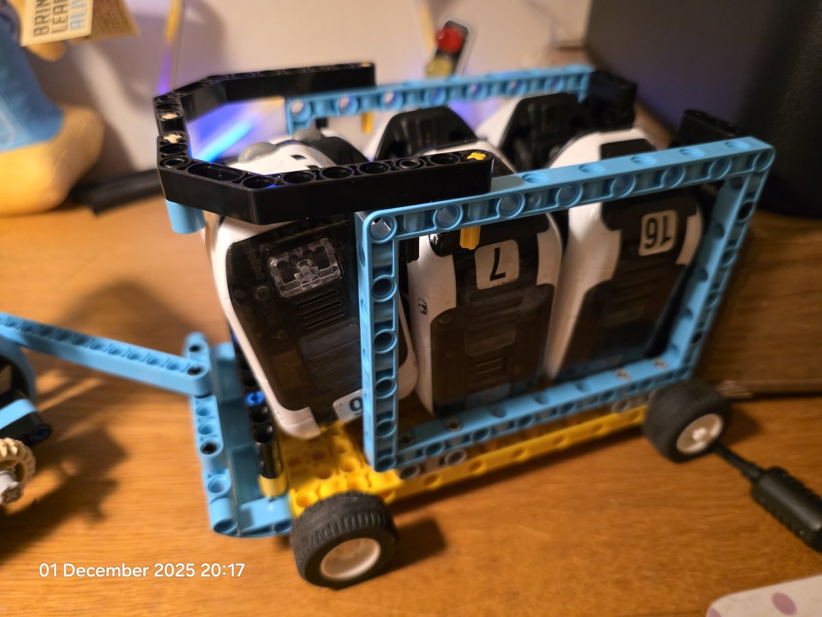 TsuiAllen's tweet image. Not the usual way I treat my set of @intelino #SmartTrain engines but at just under 90g each, six fit perfectly on my @raisingrobots #CodingSuccess2025 trailer for the towing capacity challenge creating just over 500g of "weight"...
